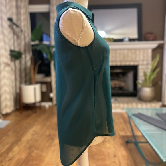 H and M Sleeveless Blouse - Picture 7 of 7